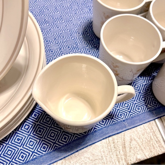 Corningware 8 plates, 1 Creamer 7 mugs Vintage China Blossom - Picture 6 of 12